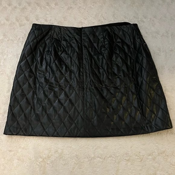 Eloquii Quilted Faux Leather Skirt With Studs Size 22 - Picture 3 of 10